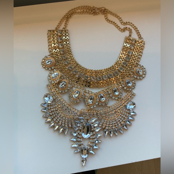 Jewelry - Gold and crystal statement bib necklace dylanlex inspired